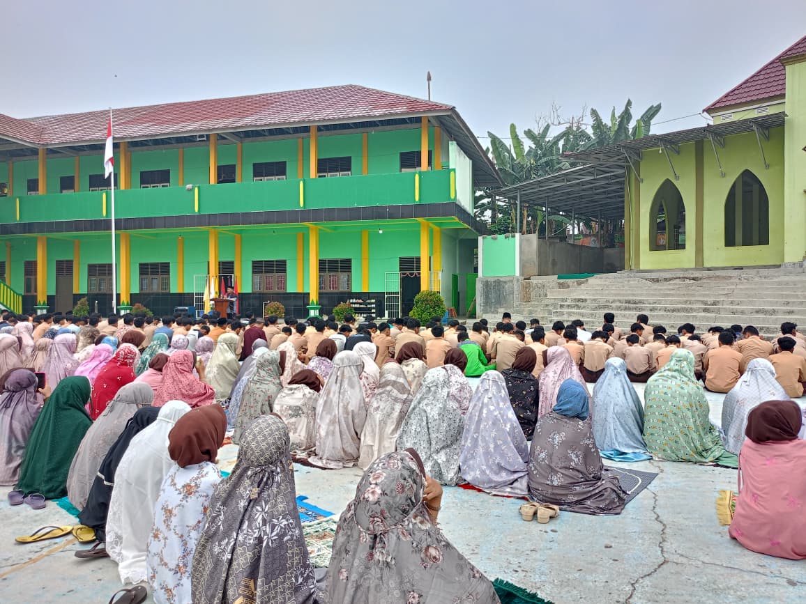 Ketika Langit Menahan Hujan, Manusia Menundukkan Hati